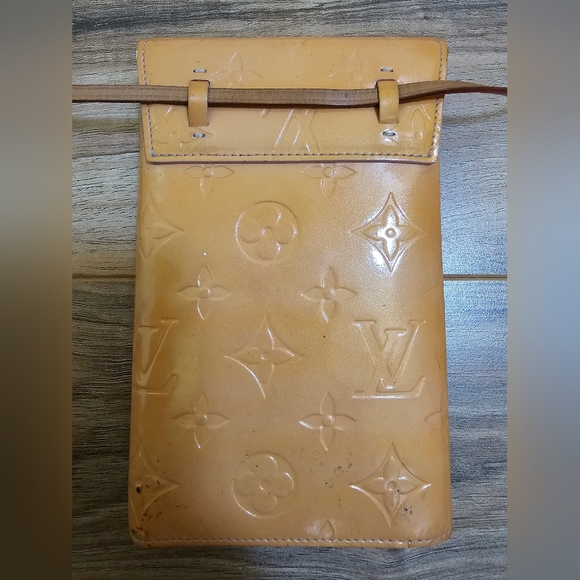 Louis Vuitton Monogram Vernis Walker Rose Wallet Bag - Picture 4 of 17